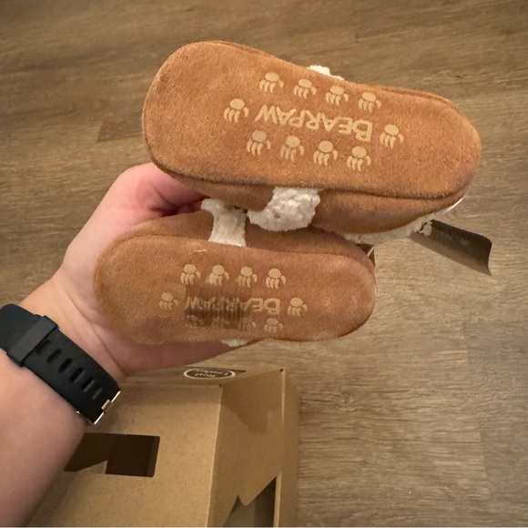 Bearpaw Real Leather Baby Slippers Size 0-6 Months - Picture 6 of 7